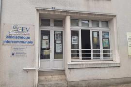 Vue extérieure de la bibliothèque d'Écueillé