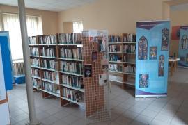 Vue intérieure de la bibliothèque d'Éguzon-Chantôme