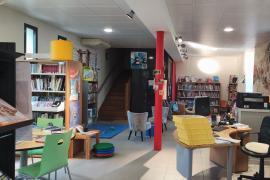 Vue intérieure de la bibliothèque de La Berthenoux