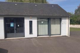 Vue extérieure de la bibliothèque de La Vernelle