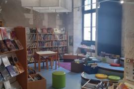 Vue intérieure de la bibliothèque du Blanc