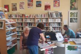 Vue intérieure de la bibliothèque de Luant