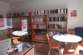 Vue intérieure de la bibliothèque d'Orsennes