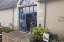 Vue extérieure de la bibliothèque de Poulaines