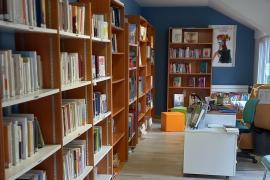 Vue intérieure de la bibliothèque de Saint-Plantaire