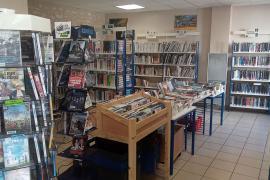 Vue intérieure de la bibliothèque de Tournon-Saint-Martin