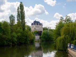 Château Raoul depuis le pont - Agrandir l'image - fenêtre modale