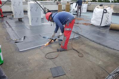 Ouvriers travaillant sur le chantier du silo des Archives départementales de l'Indre - Agrandir l'image 8 sur 10, fenêtre modale
