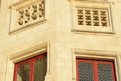 Zoom sur les fenêtres du Château Raoul - Agrandir l'image 14 sur 17, fenêtre modale