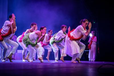 Danseurs lors du spectacle final festival DARC 2022 - Agrandir l'image 38 sur 39, fenêtre modale