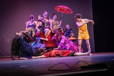 Danseurs lors du spectacle final festival DARC 2022 - Agrandir l'image 25 sur 39, fenêtre modale