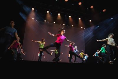 Danseurs lors du spectacle final festival DARC 2022 - Agrandir l'image 26 sur 39, fenêtre modale