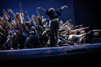 Danseurs lors du spectacle final festival DARC 2022 - Agrandir l'image 29 sur 39, fenêtre modale