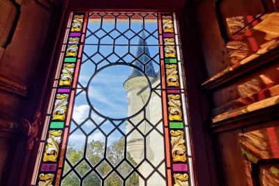 Fenêtre vitrail du Château Raoul - Agrandir l'image 9 sur 9, fenêtre modale