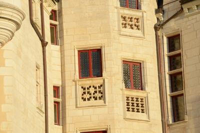 Zoom sur les fenêtres du Château Raoul - Agrandir l'image 2 sur 9, fenêtre modale
