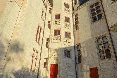 Le Château Raoul depuis les marches - Agrandir l'image 6 sur 9, fenêtre modale