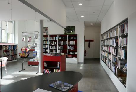 Vue intérieure de la bibliothèque de Prissac