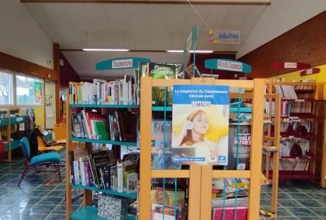 Vue intérieure de la bibliothèque de Velles