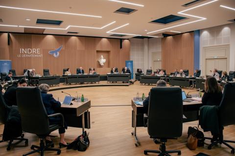 Les élus départementaux lors d'une séance dans la salle des délibérations